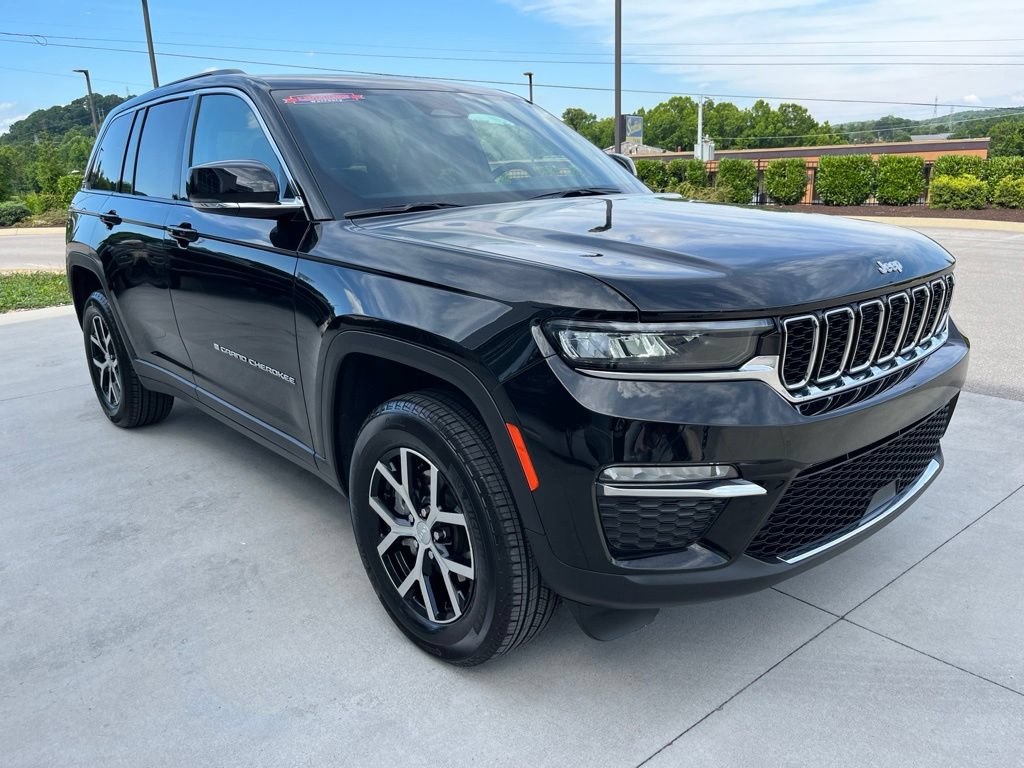 Used 2025 Jeep Grand Cherokee Limited AWD/4WD image 29