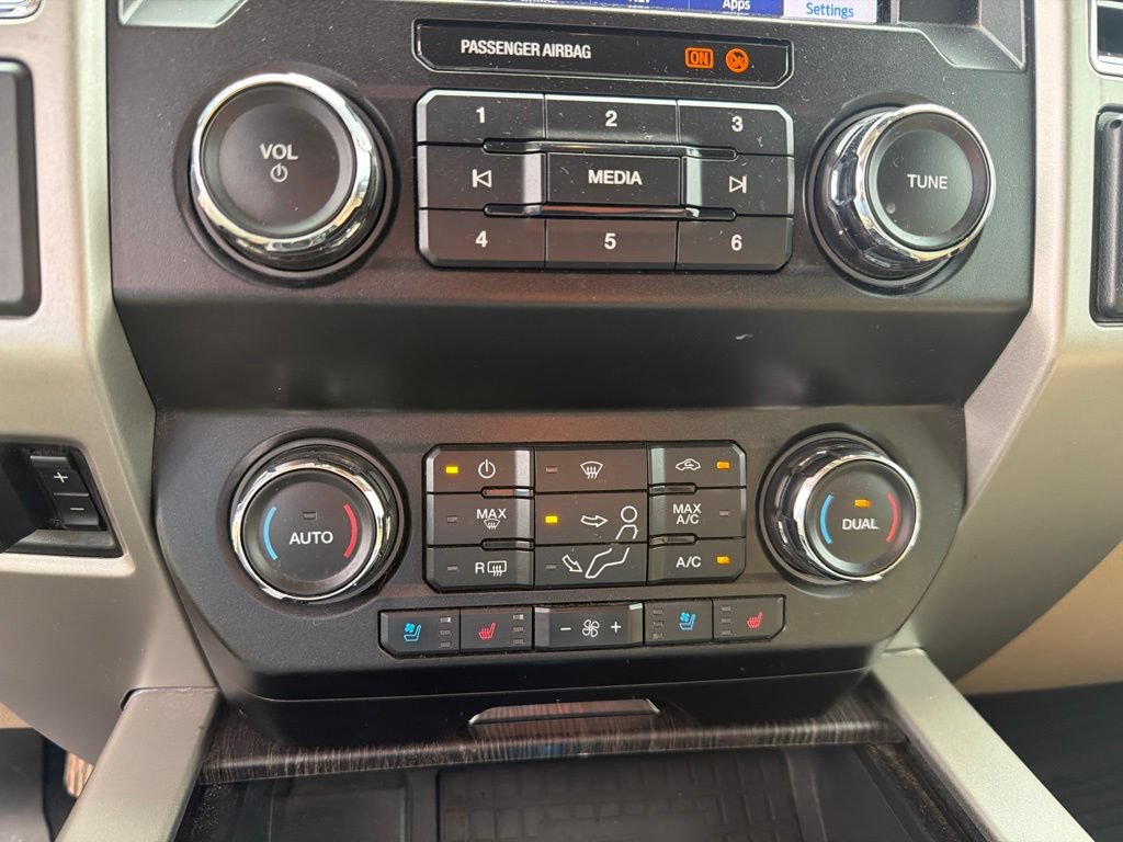 Used 2021 Ford F350 Lariat w/ Lariat Ultimate Package AWD/4WD image 3