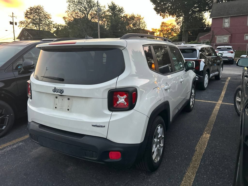 Used 2016 Jeep Renegade Latitude FWD image 5