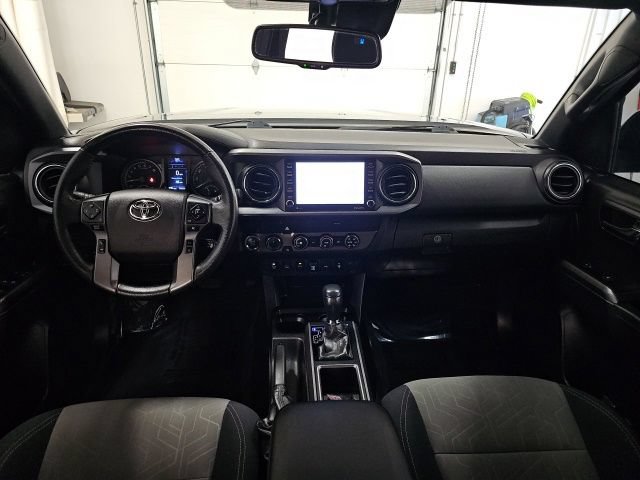 Used 2020 Toyota Tacoma TRD Off-Road w/ Technology Package AWD/4WD image 28