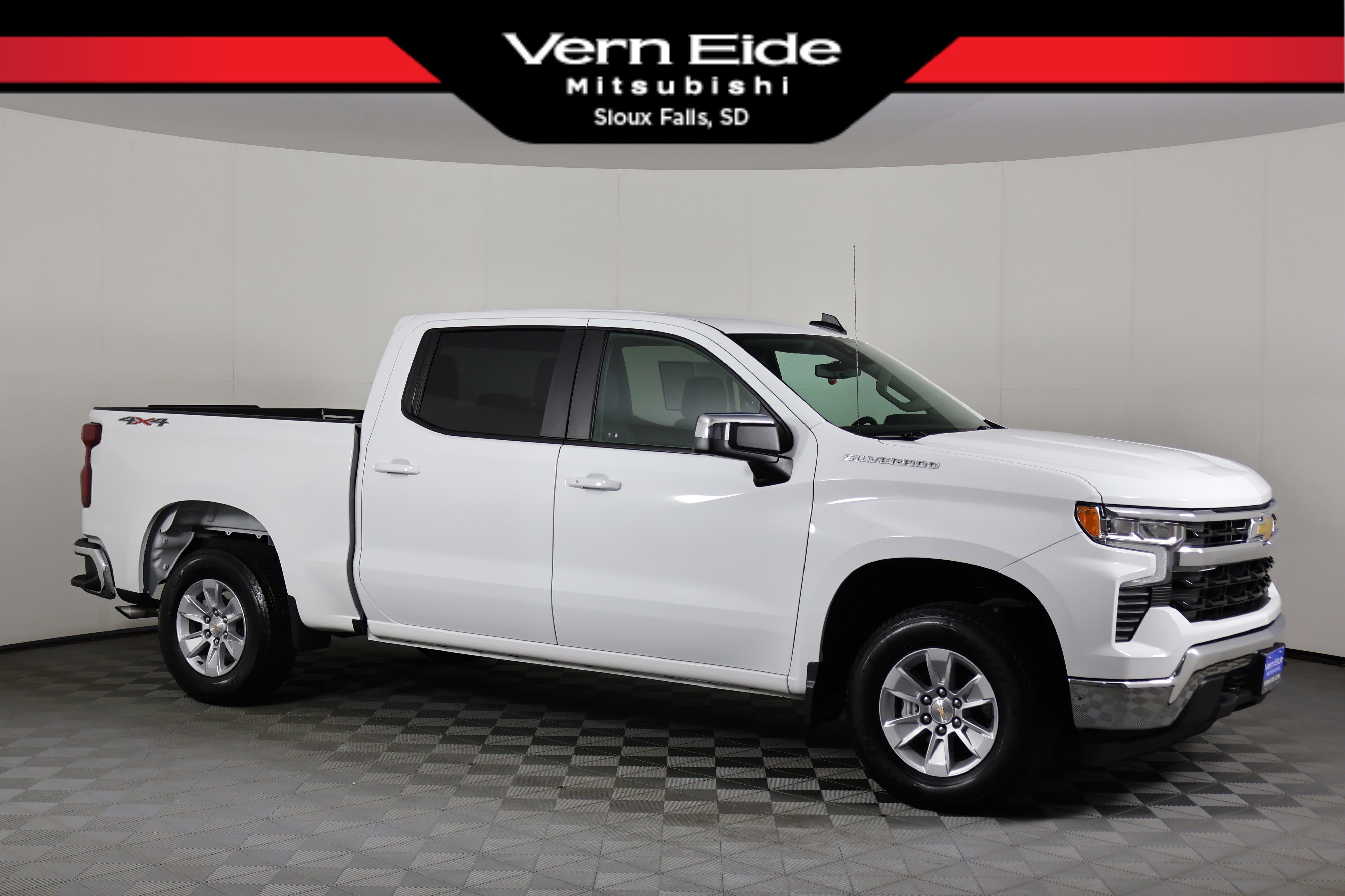 Used 2025 Chevrolet Silverado 1500 LT image 1