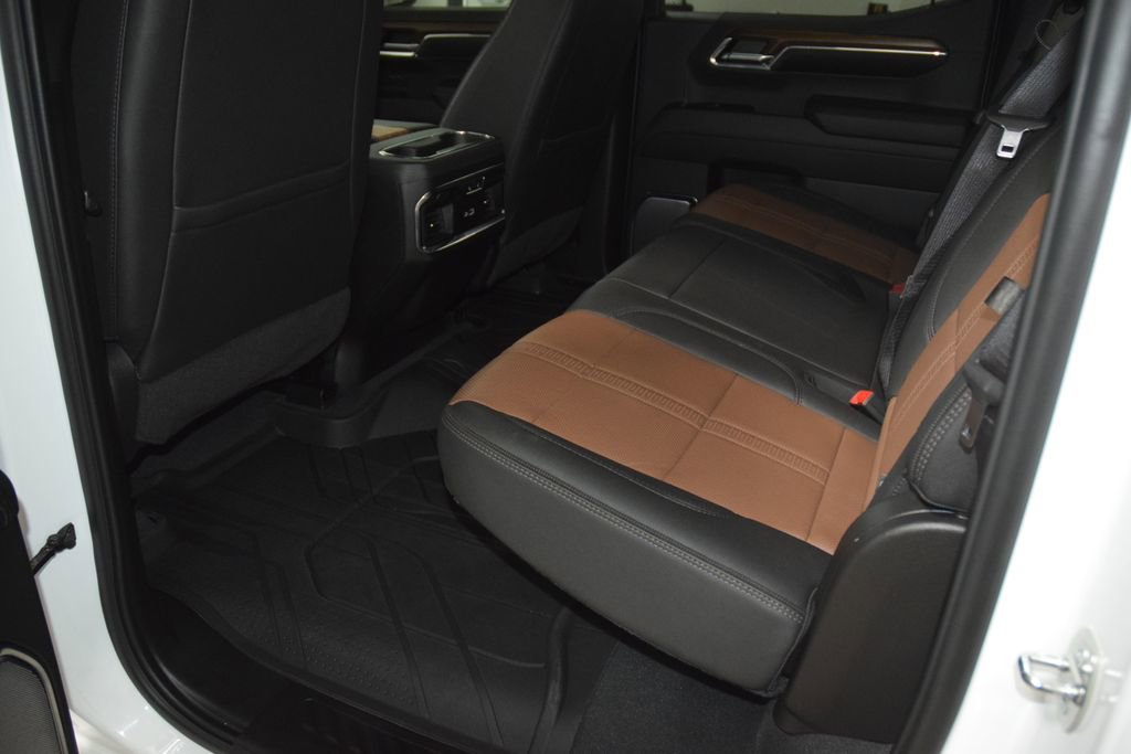 Used 2024 Chevrolet Silverado 1500 High Country w/ High Country Premium Package image 44