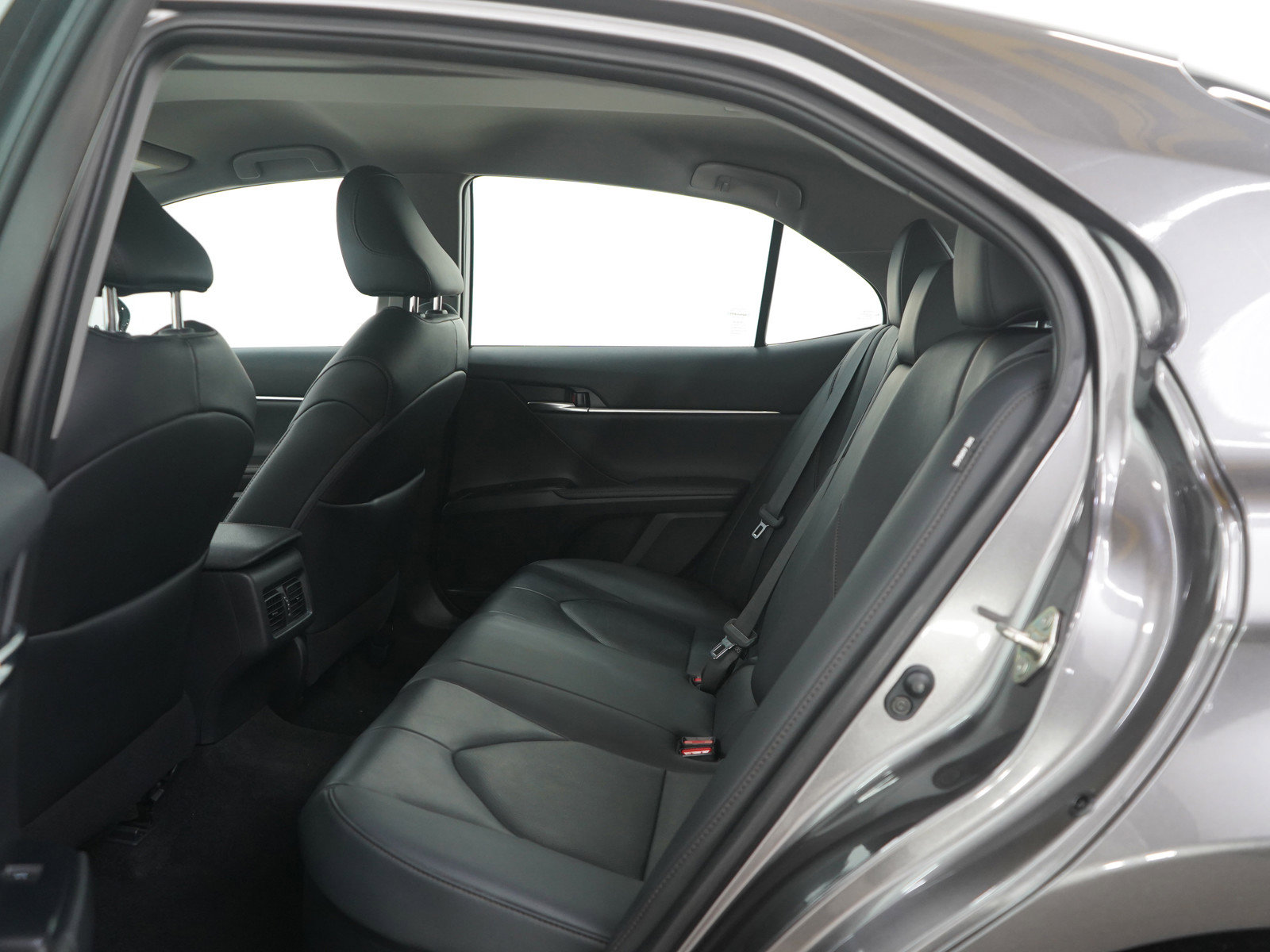 Used 2020 Toyota Camry XLE image 16