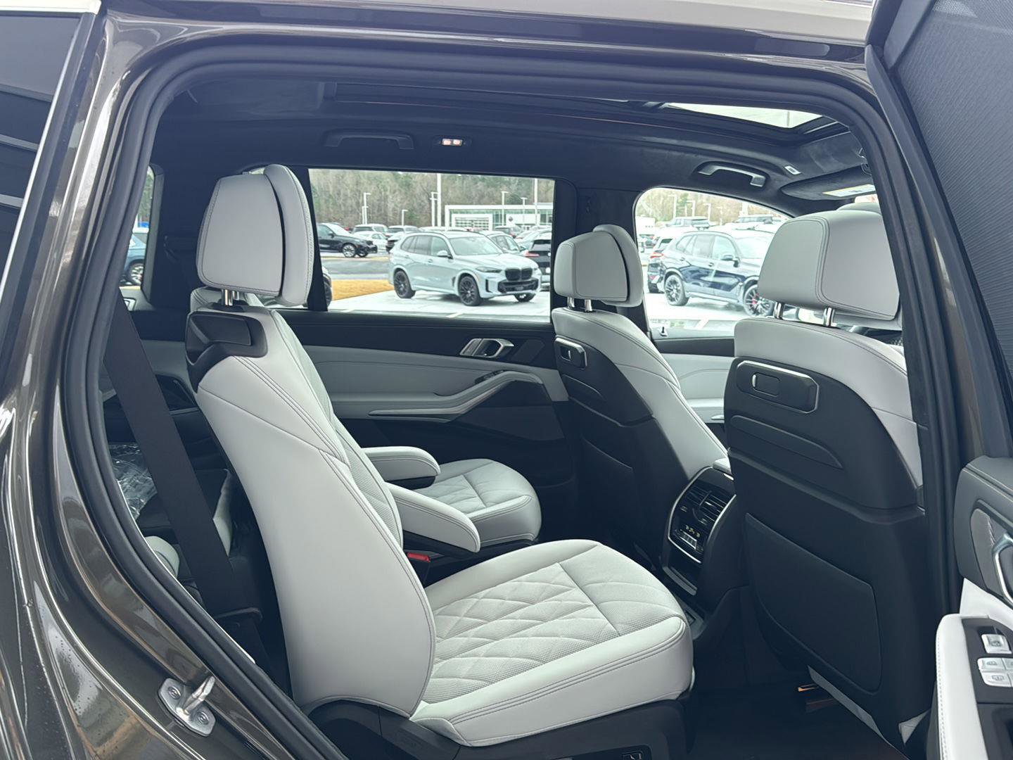 New 2026 BMW X7 xDrive40i w/ Premium Package image 11