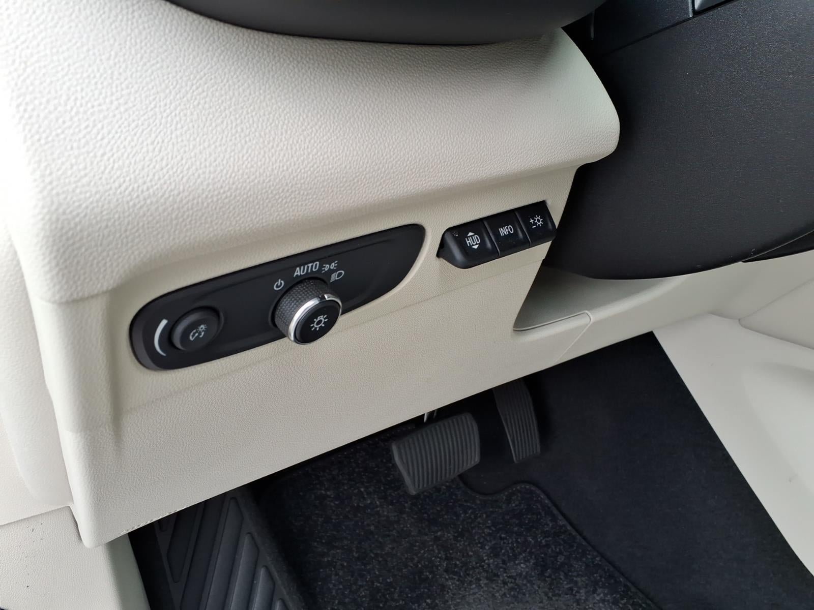 Certified 2022 Buick Envision Avenir w/ Technology Package II AWD/4WD image 24