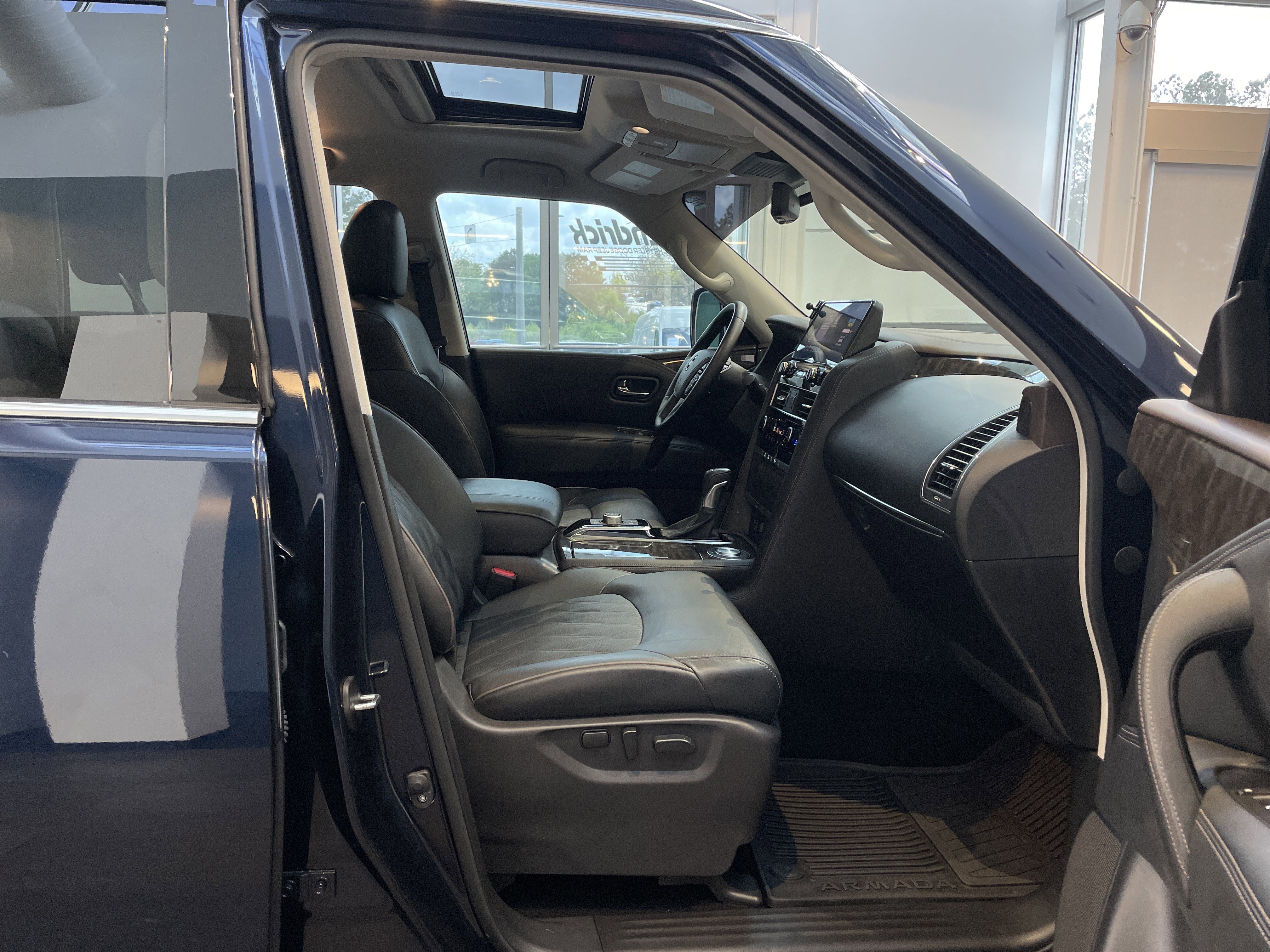Used 2024 Nissan Armada Platinum w/ Captain's Chairs Package RWD image 43
