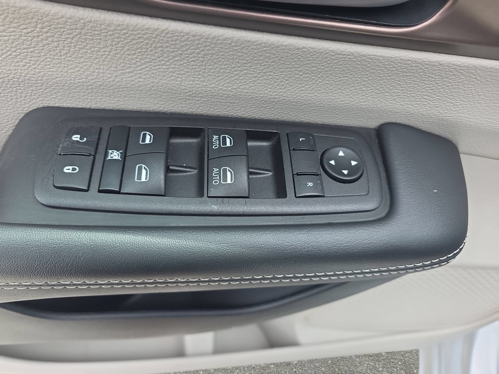 Used 2023 Chrysler Voyager LX FWD image 26