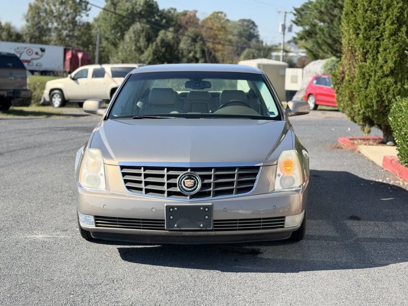 Used 2006 Cadillac DTS w/ Trunk Convenience Package FWD image 3