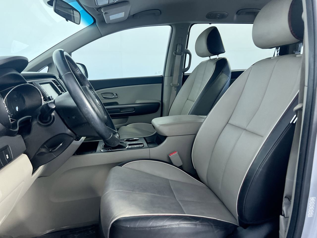 Used 2021 Kia Sedona EX FWD image 12