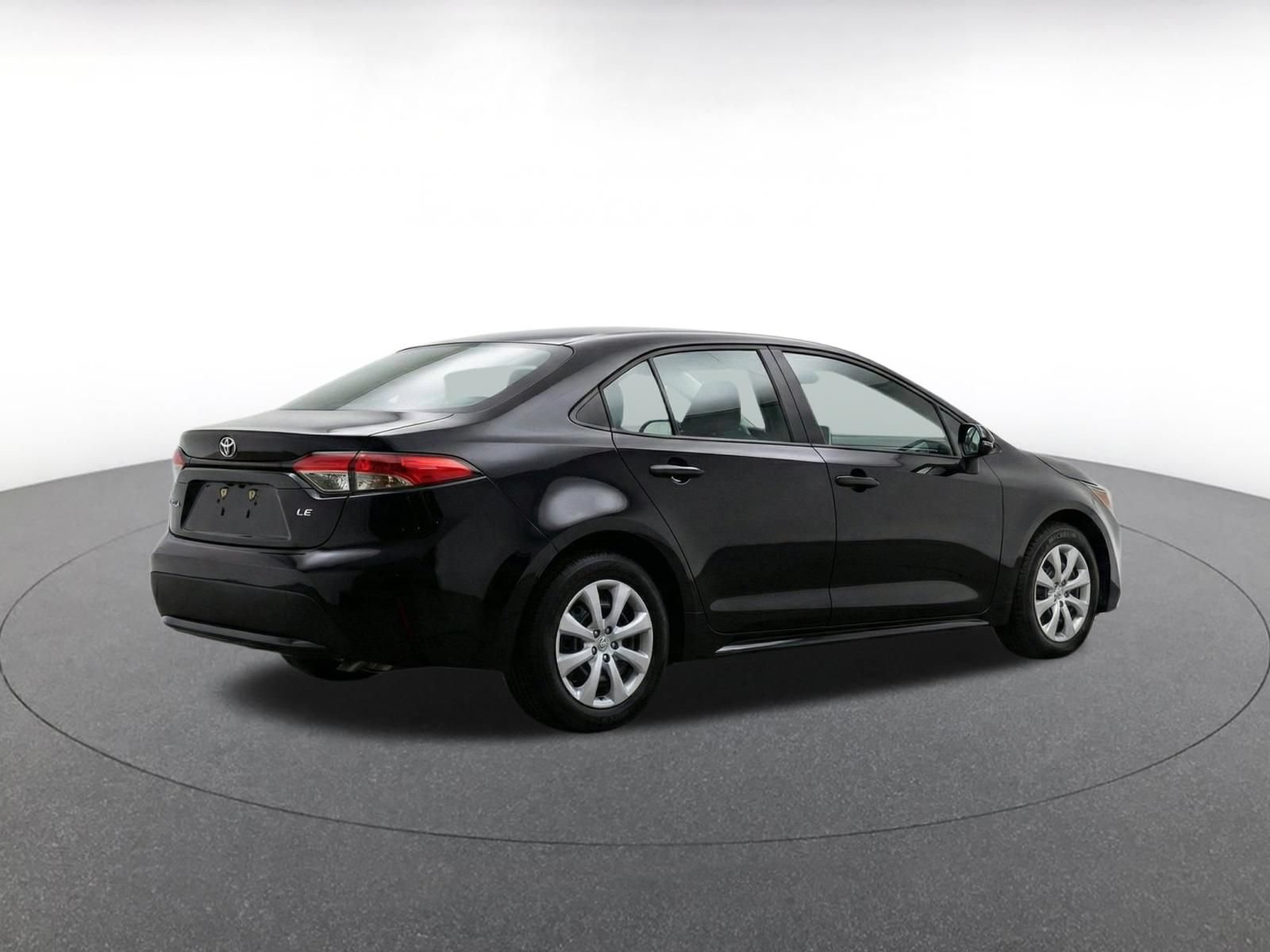 Used 2025 Toyota Corolla LE FWD image 9