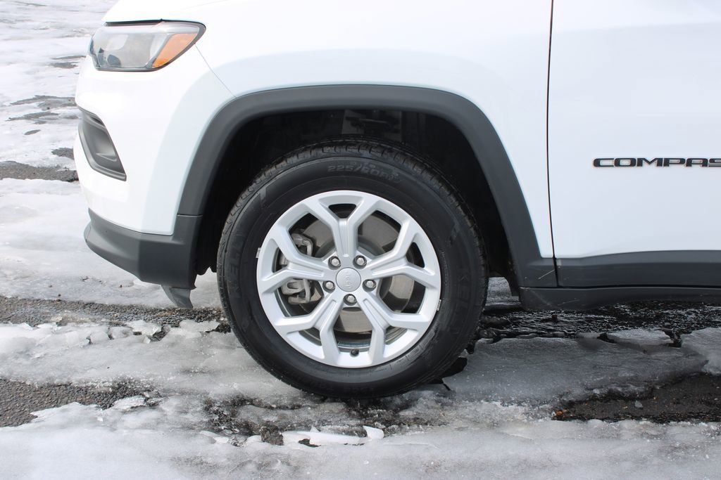 Used 2024 Jeep Compass Latitude image 17