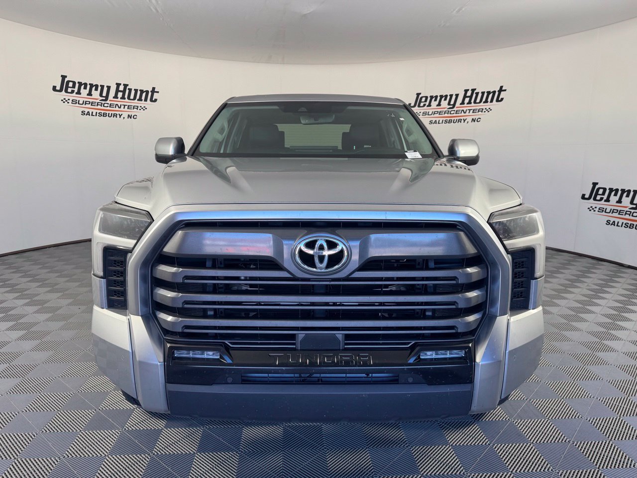Used 2023 Toyota Tundra Limited w/ Power Package AWD/4WD image 5