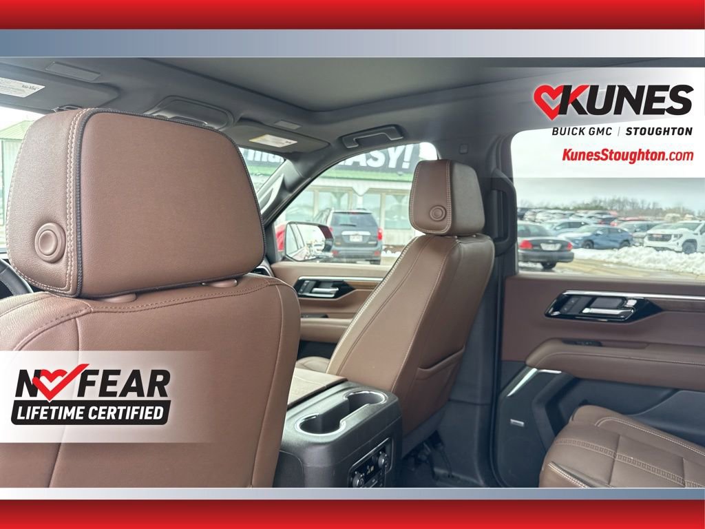 Used 2025 Chevrolet Suburban High Country AWD/4WD image 35