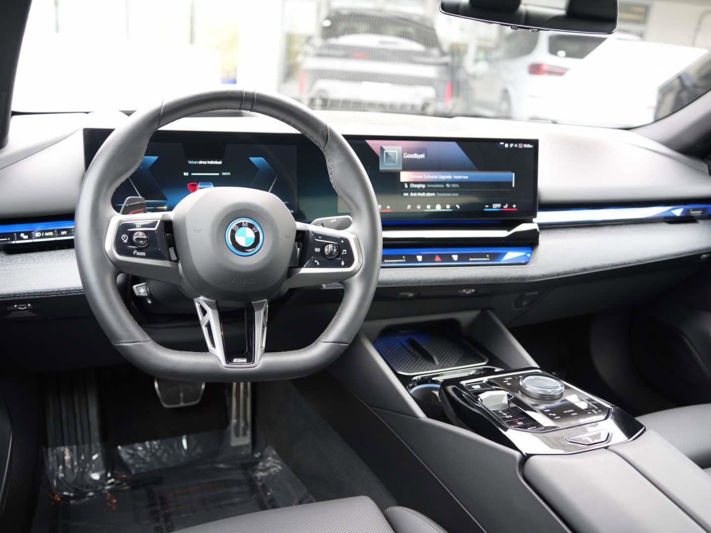 Used 2025 BMW i5 eDrive40i w/ M Sport Package image 7