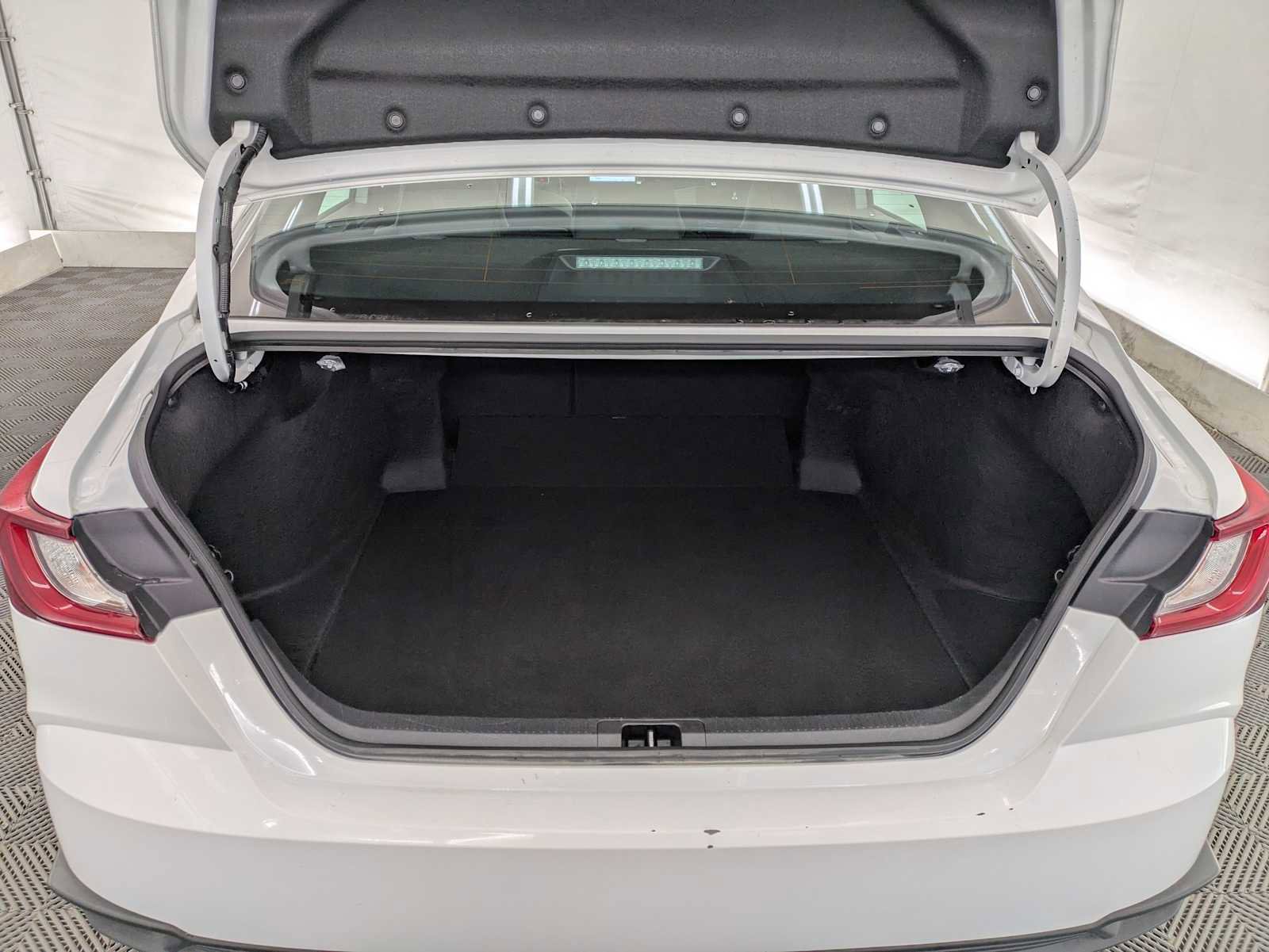 Used 2025 Toyota Camry SE image 33