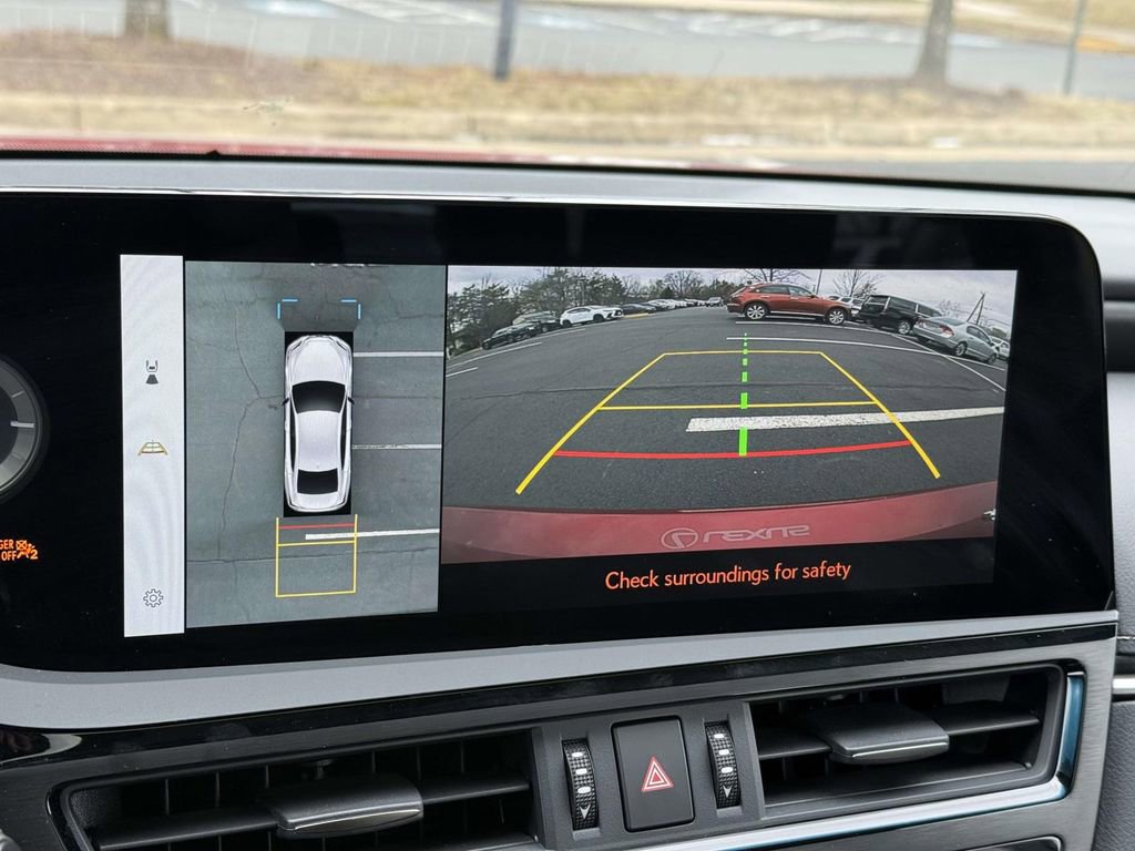 Used 2025 Lexus ES 300h w/ Luxury Package image 11