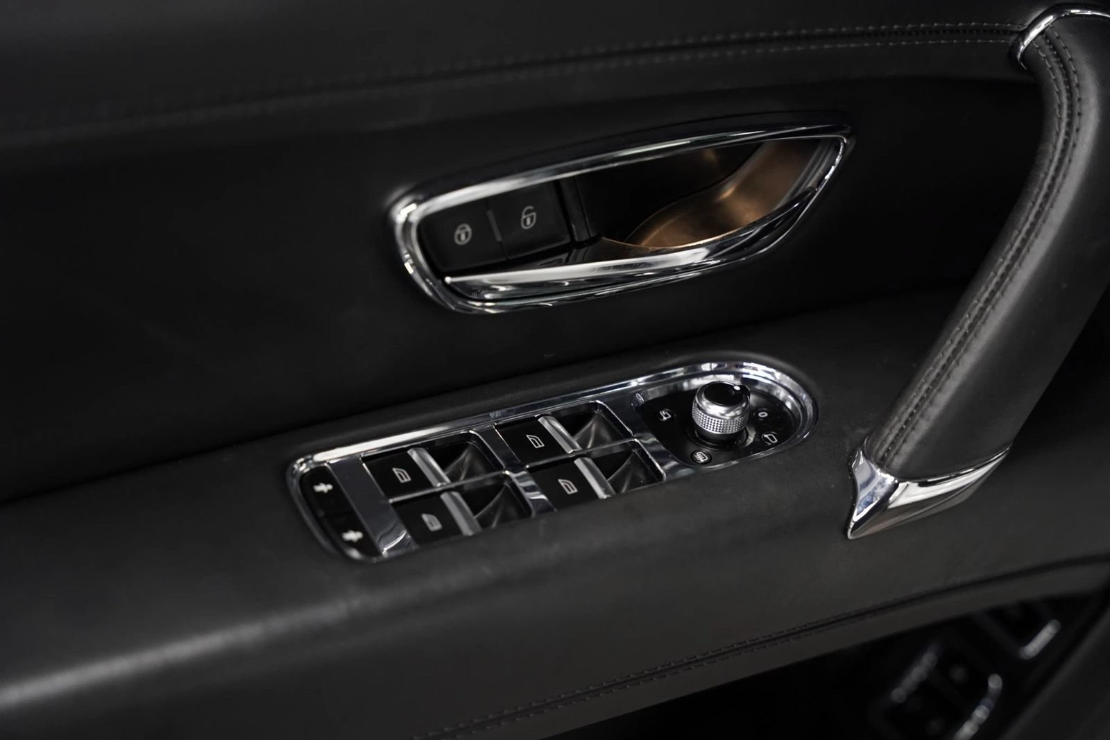 Used 2018 Bentley Bentayga Onyx Edition AWD/4WD image 44
