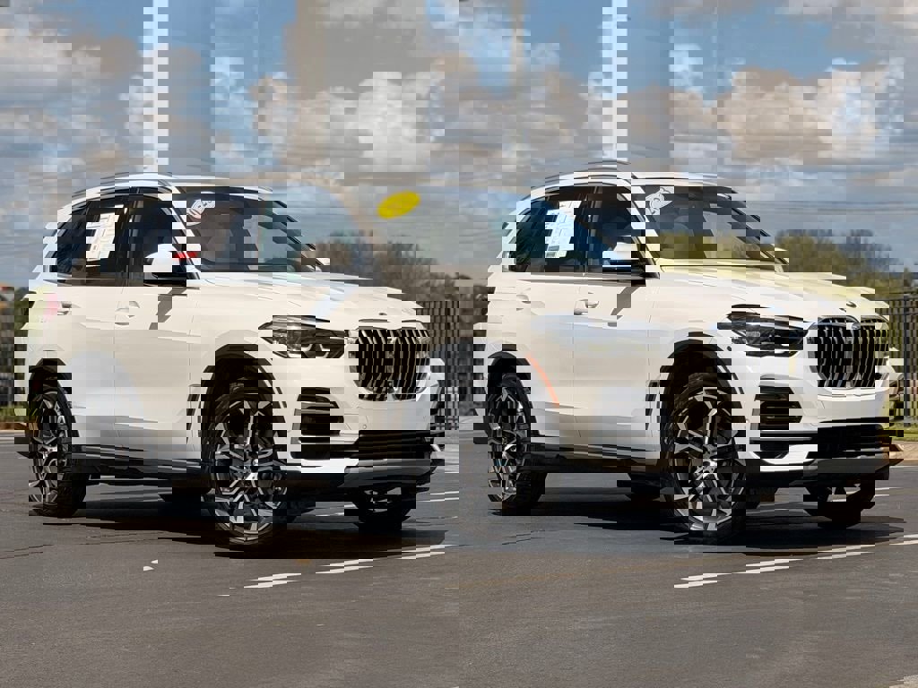 Used 2023 BMW X5 xDrive40i w/ Premium Package image 2