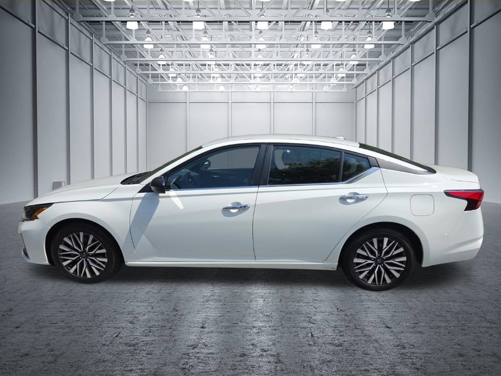 Used 2025 Nissan Altima 2.5 SV FWD image 4