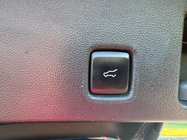 Used 2020 Ford Escape Titanium AWD/4WD image 13