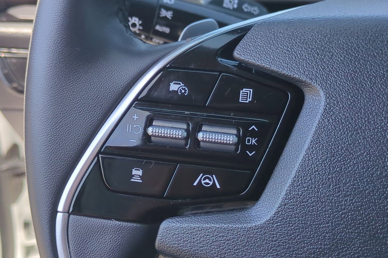 Used 2023 Kia Niro EX FWD image 12