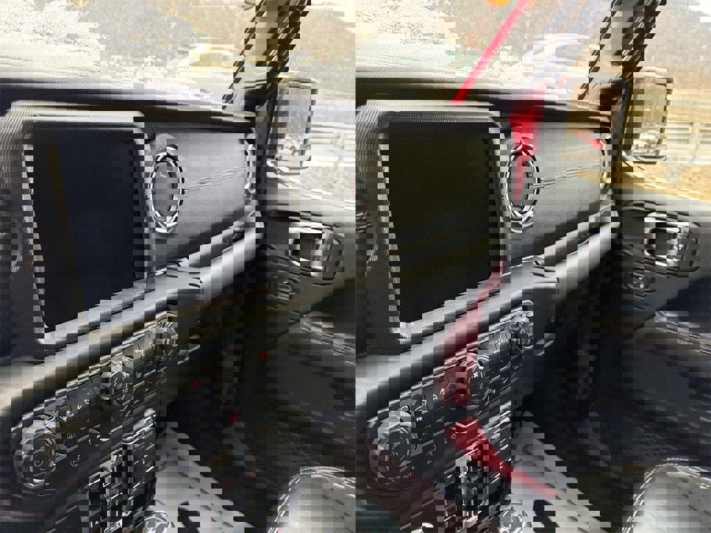 Used 2019 Jeep Wrangler Unlimited Sahara w/ Quick Order Package 24M Moab image 20