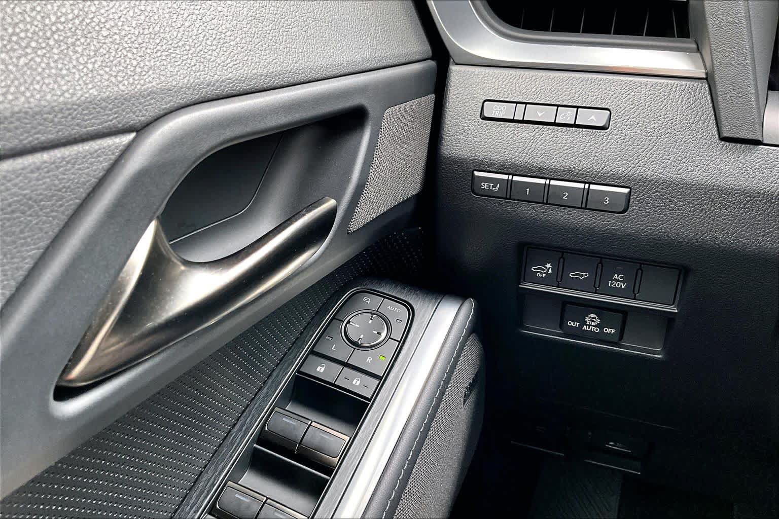 Certified 2025 Lexus GX 550 w/ Accessory Package (2T) AWD/4WD image 36