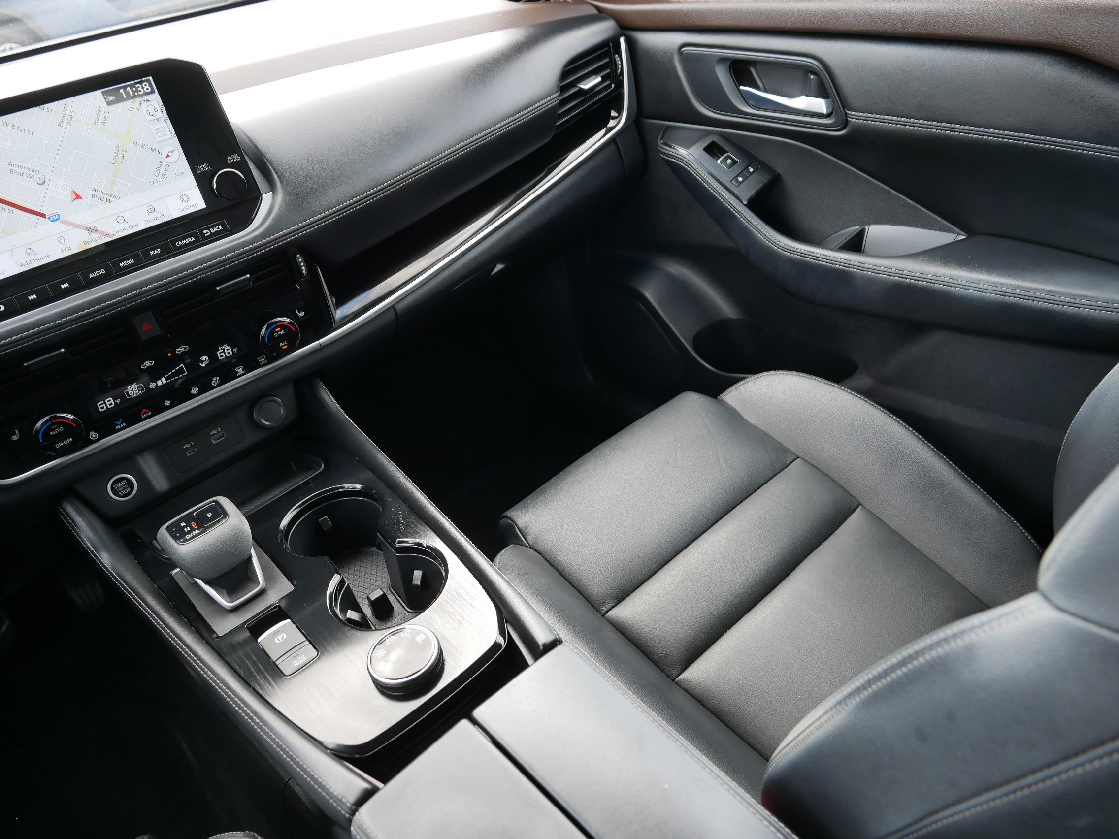 Used 2023 Nissan Rogue SL w/ SL Premium Package image 11