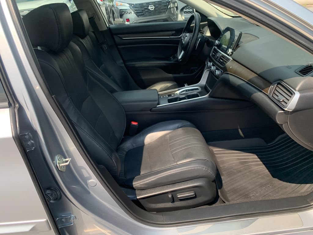 Used 2018 Honda Accord Touring image 30