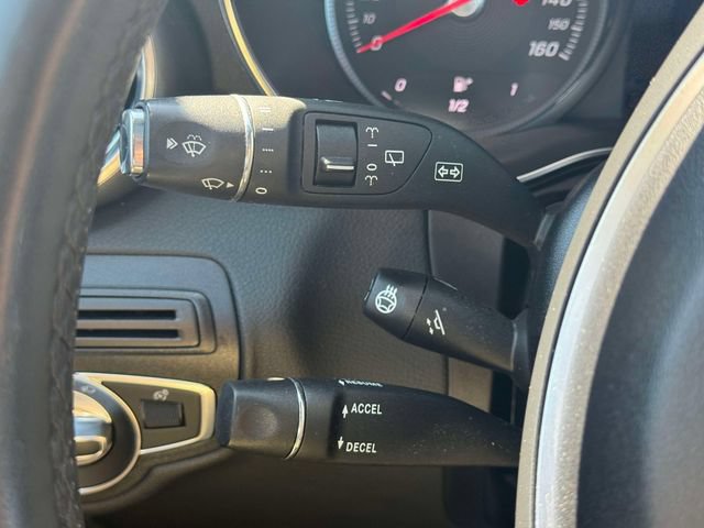 Used 2018 Mercedes-Benz GLC 300 4MATIC image 29