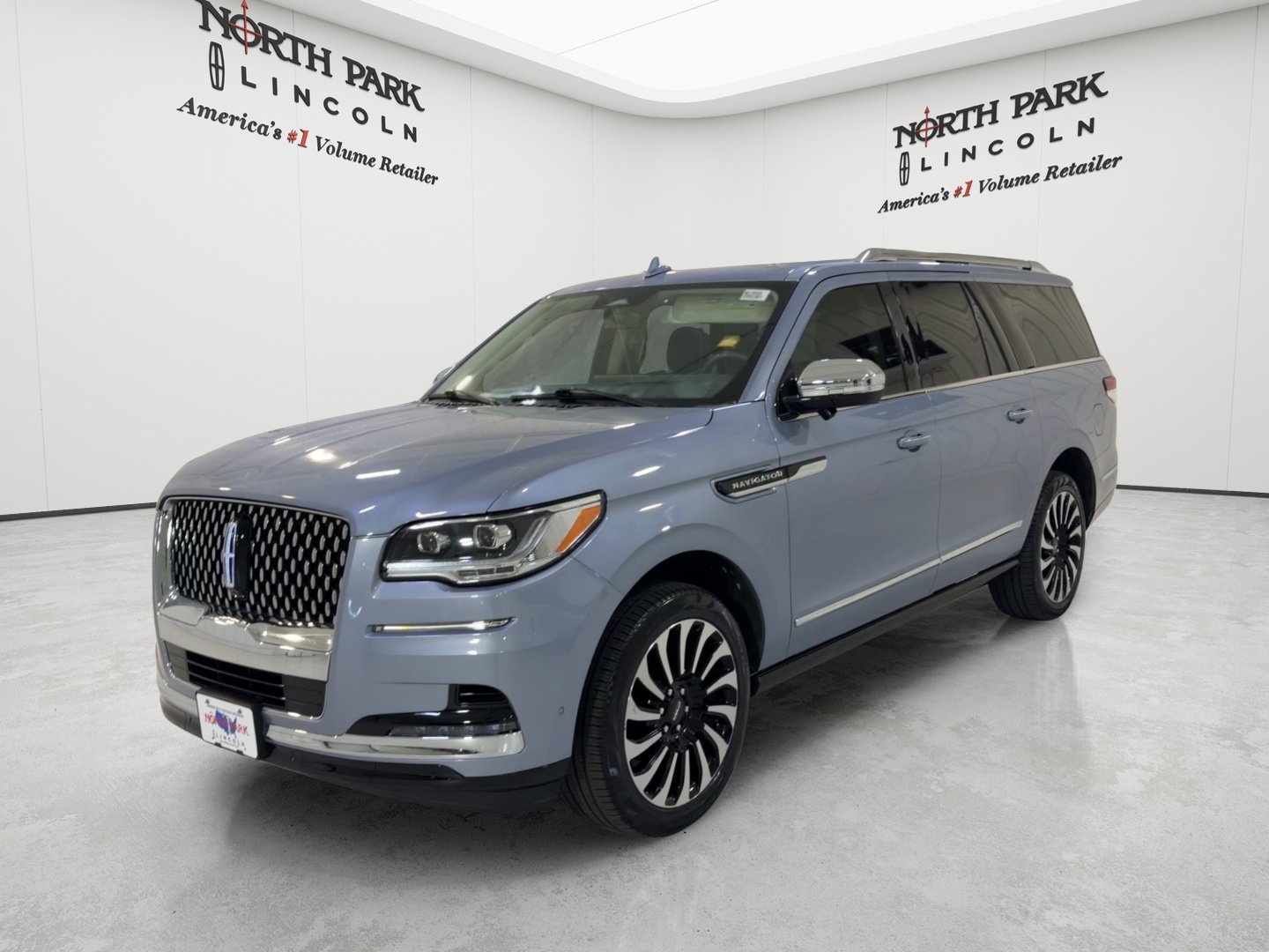 Used 2024 Lincoln Navigator L Black Label AWD/4WD image 5