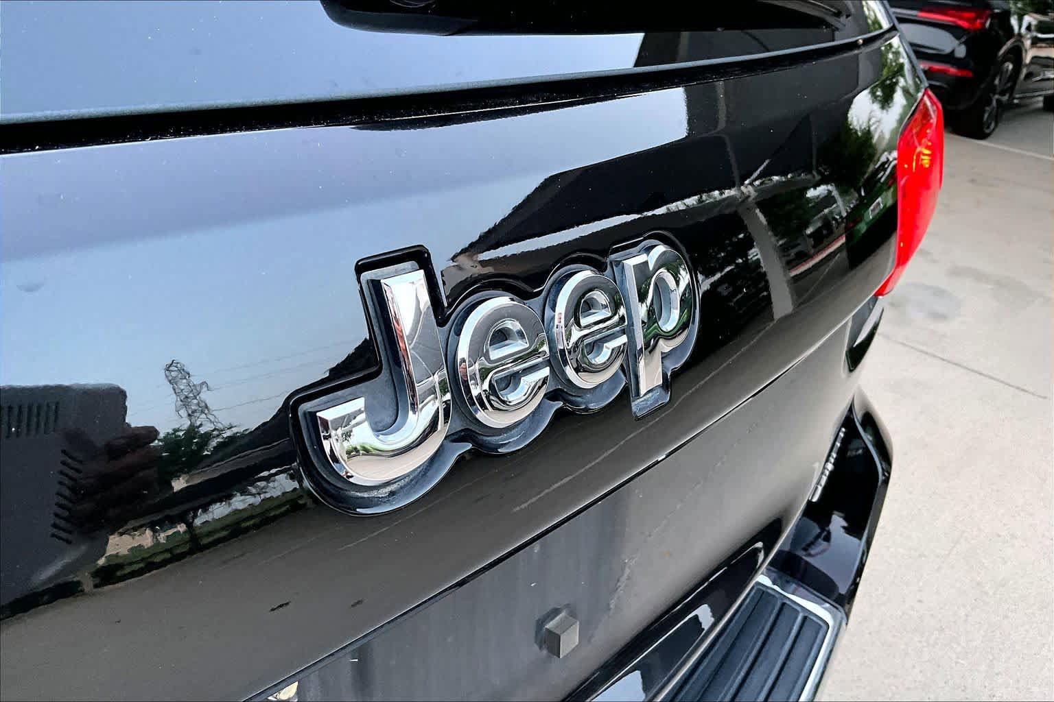Used 2017 Jeep Grand Cherokee Limited w/ Luxury Group II RWD image 34
