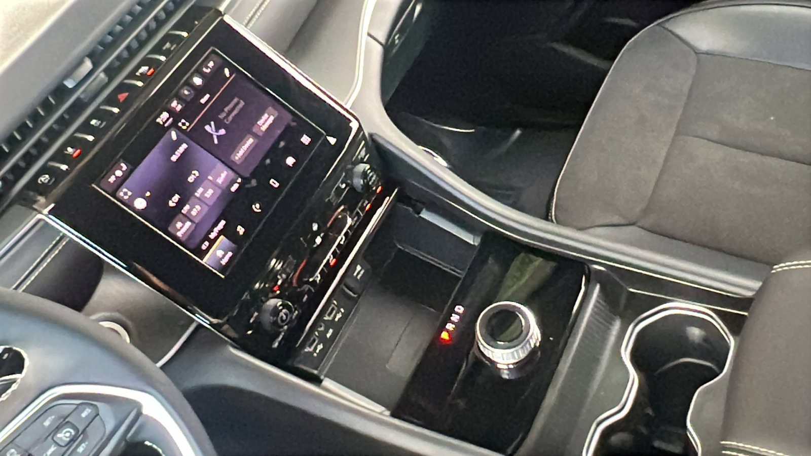 New 2025 Jeep Grand Cherokee Altitude image 25