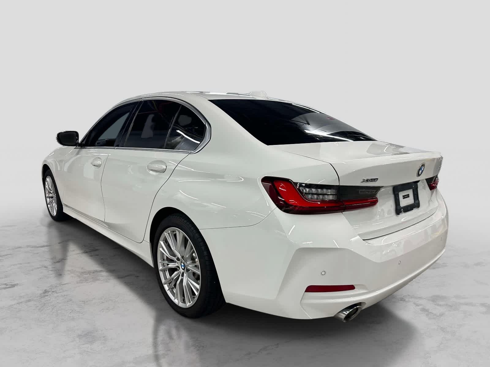 Used 2024 BMW 330i xDrive Sedan w/ Convenience Package AWD/4WD image 3
