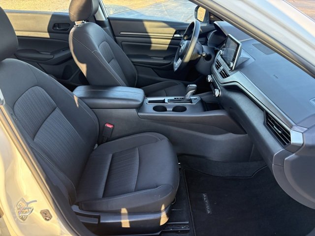 Used 2025 Nissan Altima 2.5 SV image 16