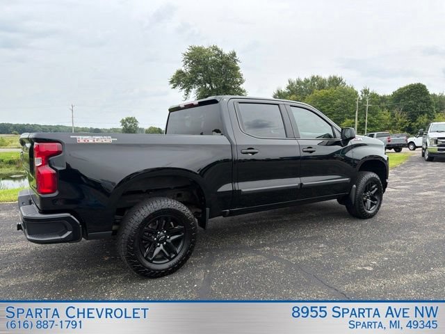 Used 2021 Chevrolet Silverado 1500 Custom Trail Boss w/ Midnight Edition AWD/4WD image 3
