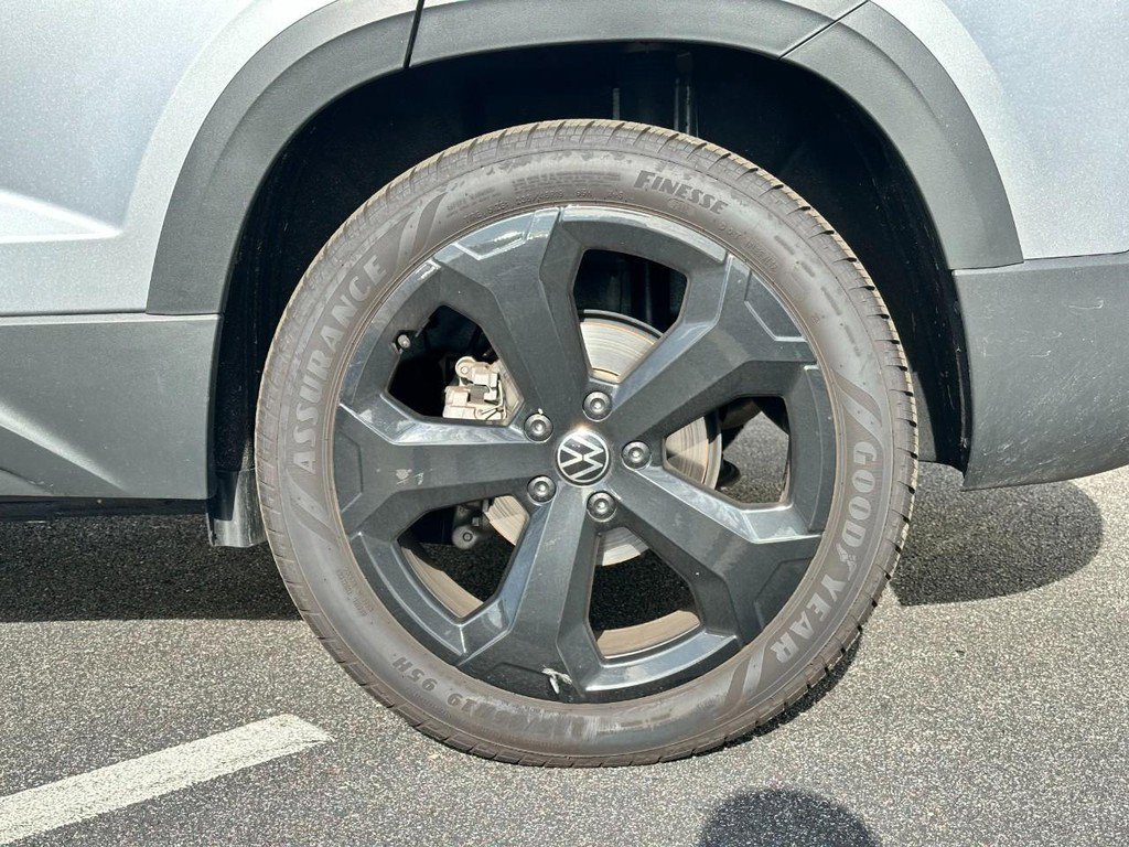 Used 2025 Volkswagen Taos SEL w/ Black Wheel Plus Package image 8