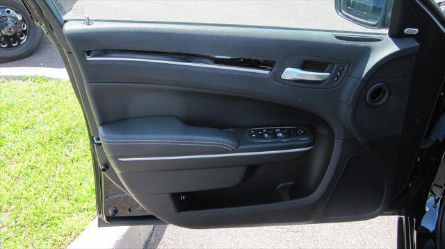 Certified 2023 Chrysler 300 S w/ Comfort Group RWD image 6