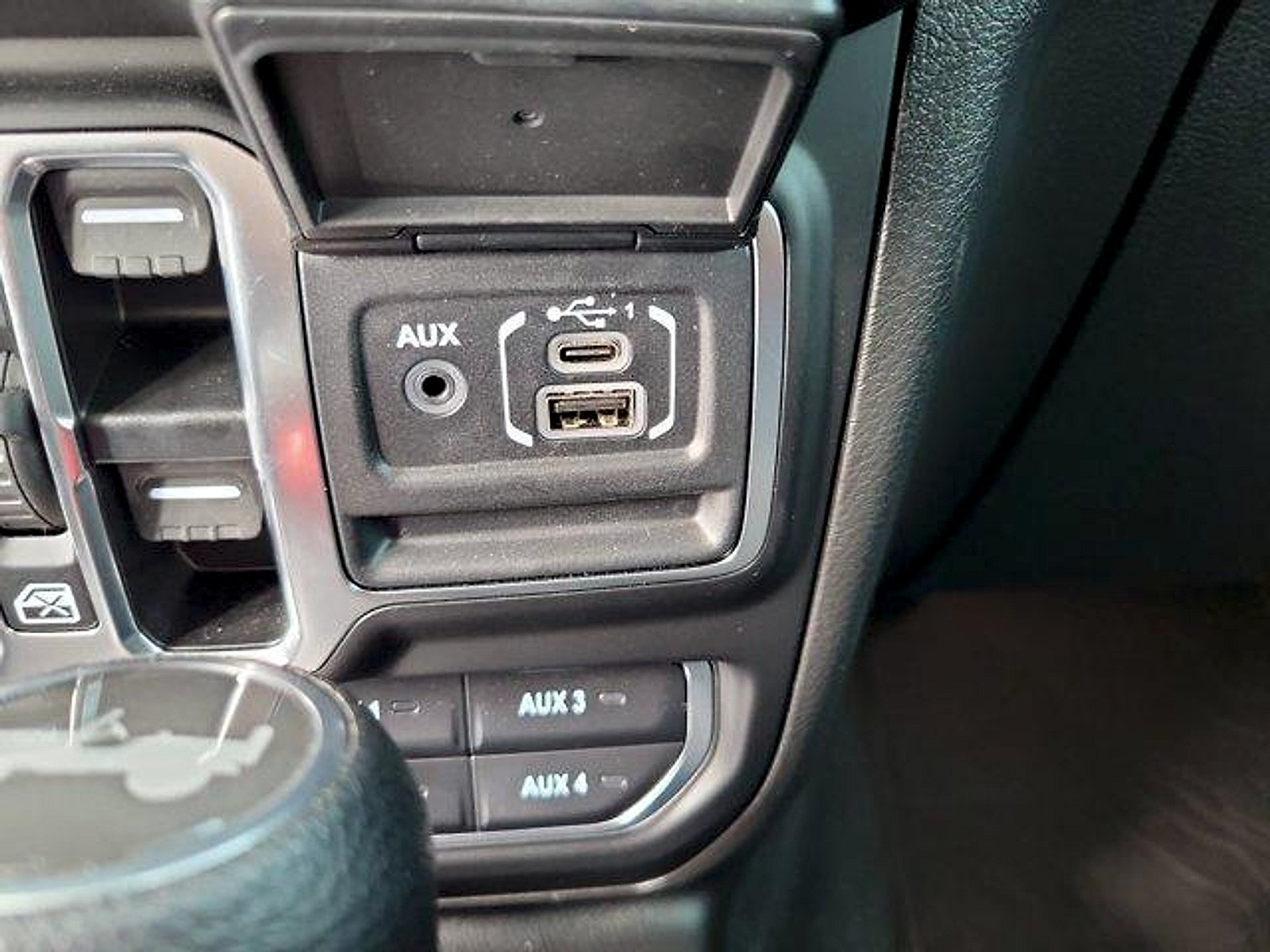 Used 2025 Jeep Wrangler Unlimited Rubicon w/ Convenience Group AWD/4WD image 36