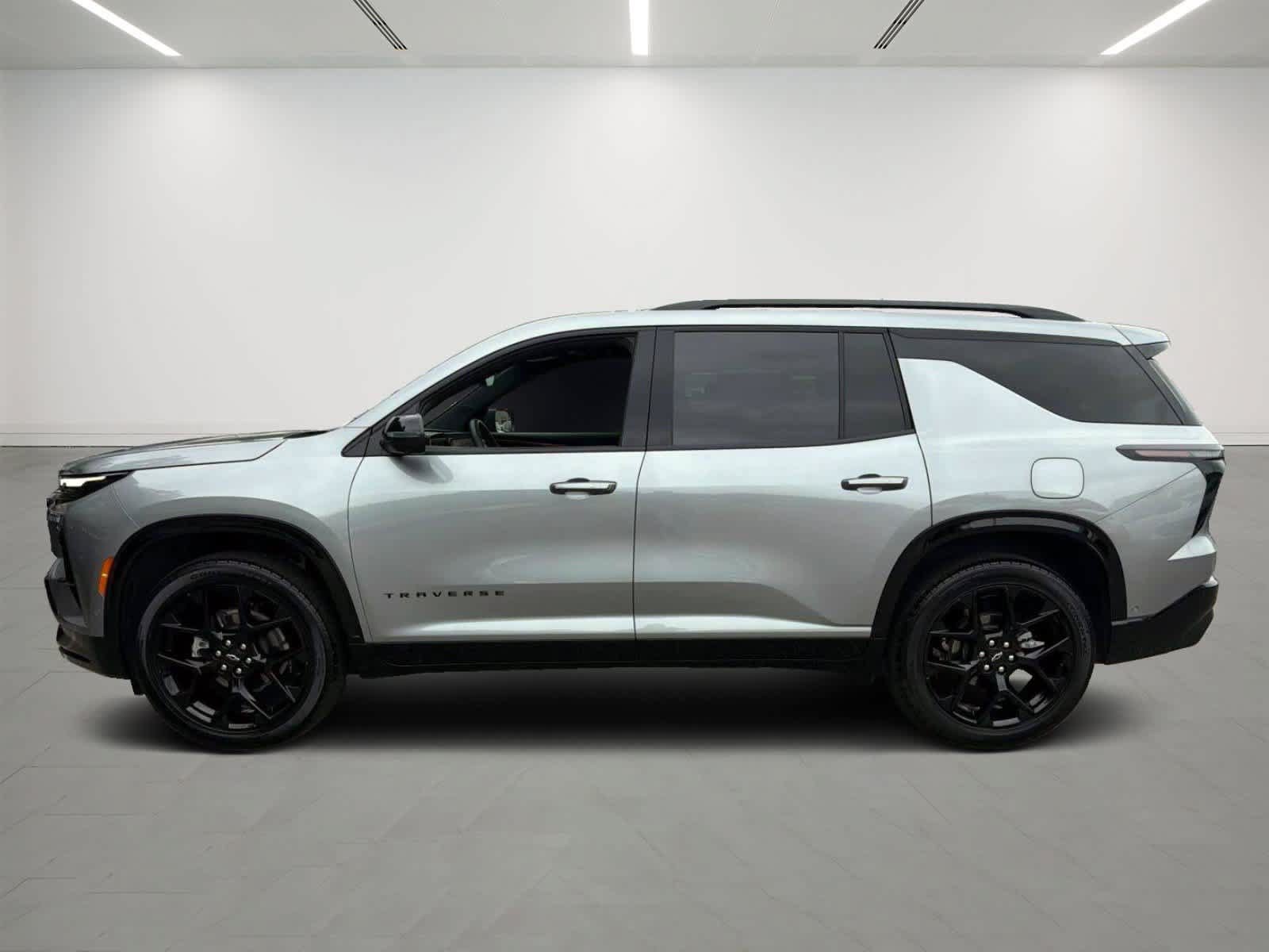 Used 2026 Chevrolet Traverse RS w/ LPO, Floor Liner Package AWD/4WD image 2