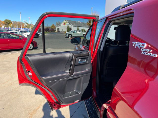 Used 2023 Toyota 4Runner TRD Off-Road Premium w/ Moonroof Package AWD/4WD image 31