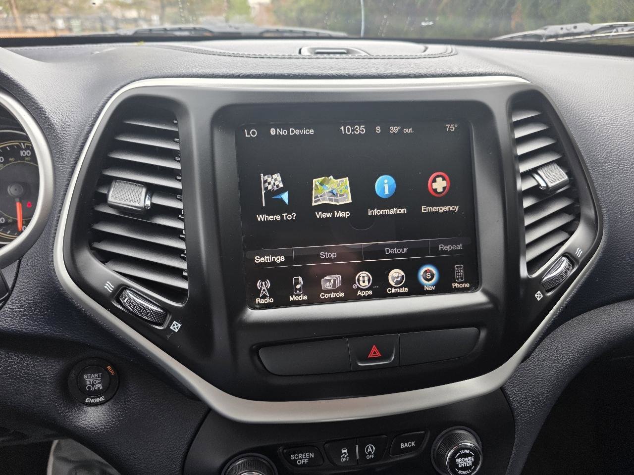Used 2016 Jeep Cherokee Limited AWD/4WD image 16