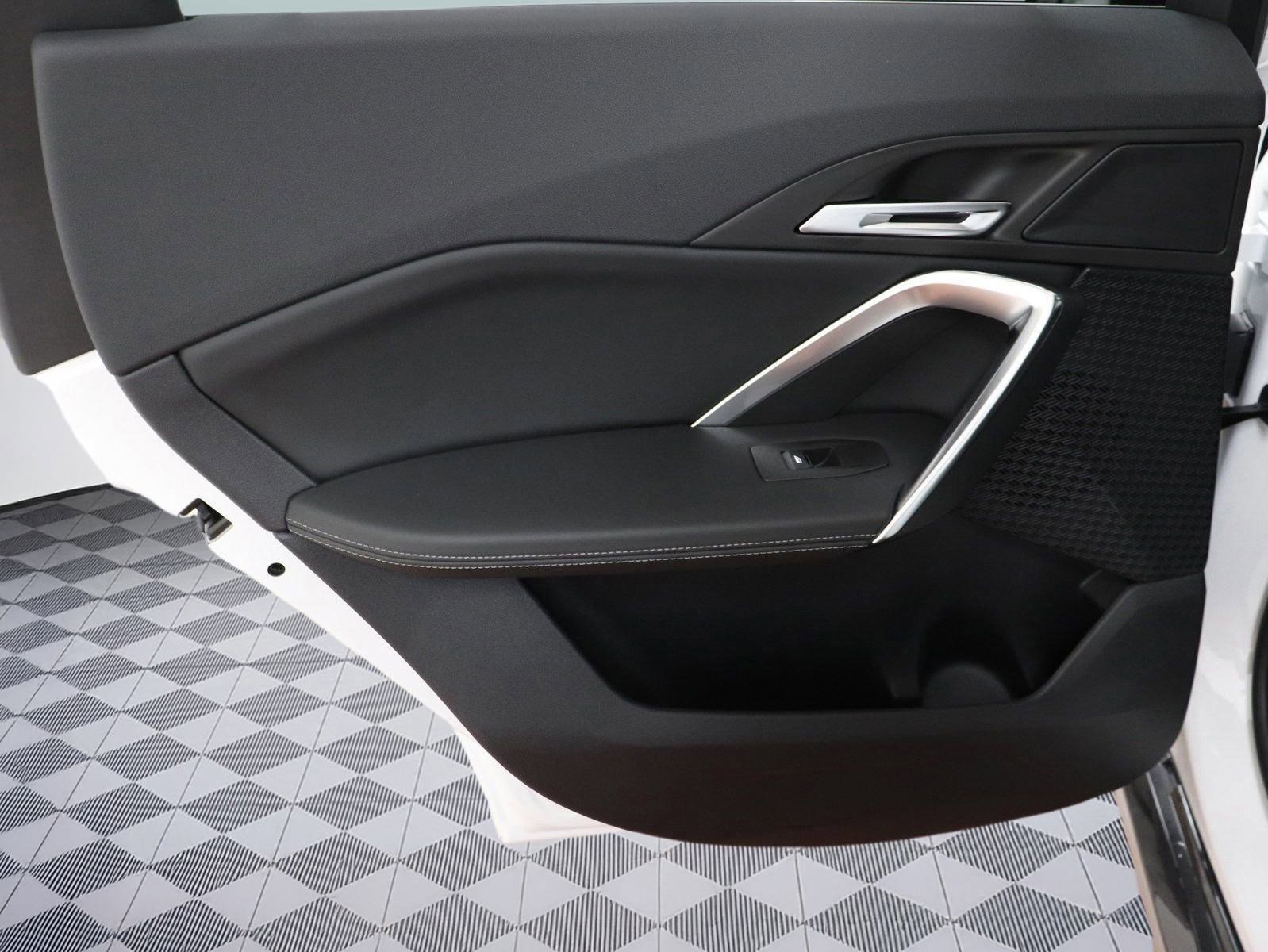 Used 2025 BMW X1 xDrive28i w/ Technology Package image 9