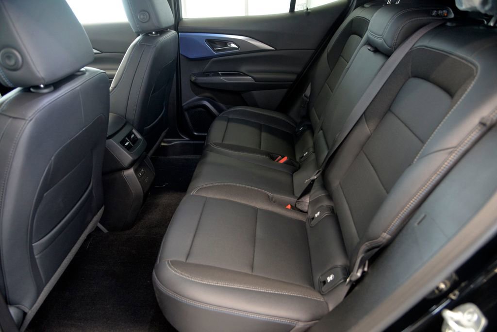 Certified 2025 Chevrolet Equinox EV LT w/ Convenience Package II image 27