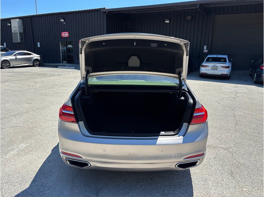 Used 2016 BMW 750i RWD image 51