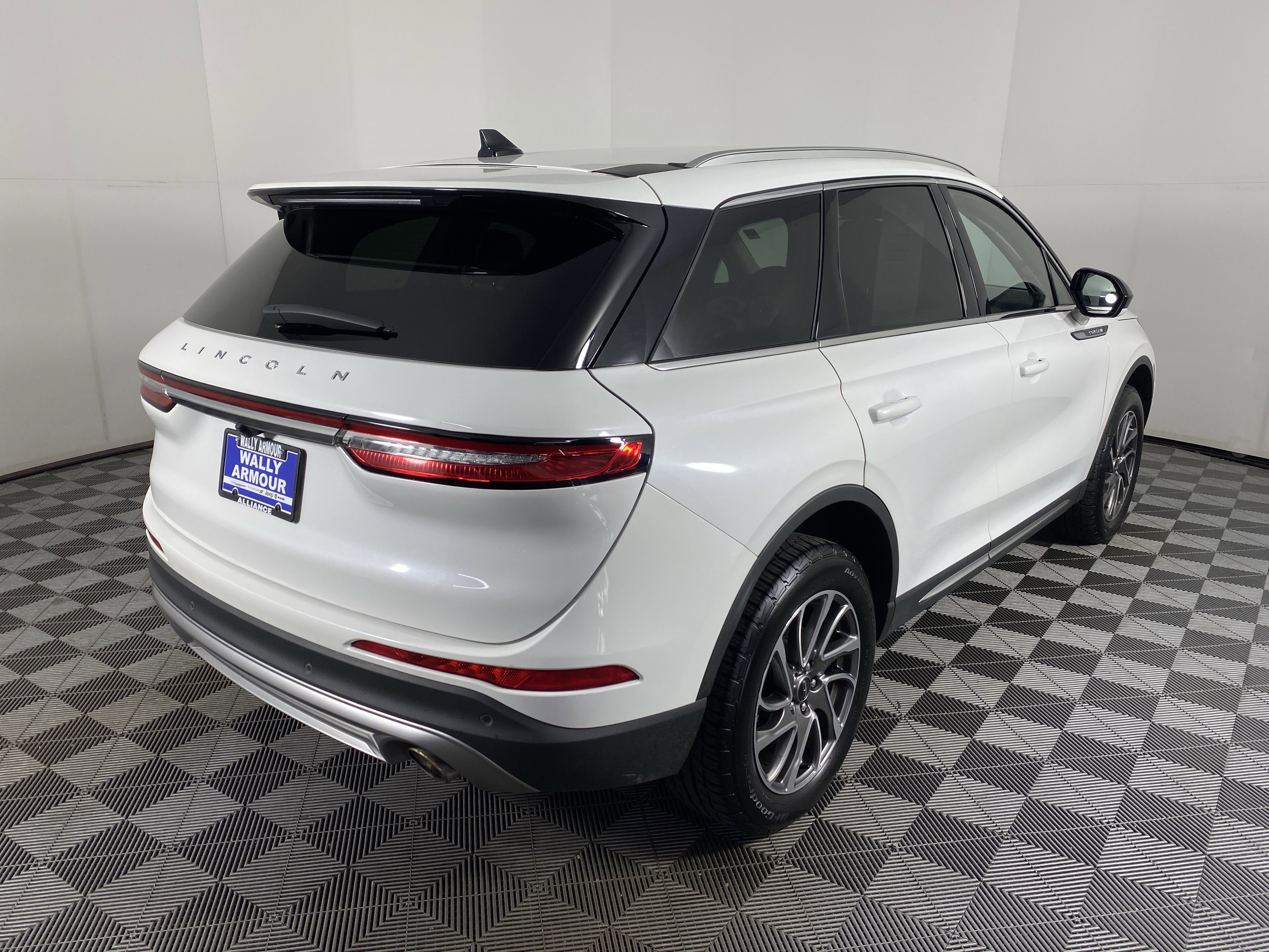 Used 2021 Lincoln Corsair AWD w/ Equipment Group 101A image 8