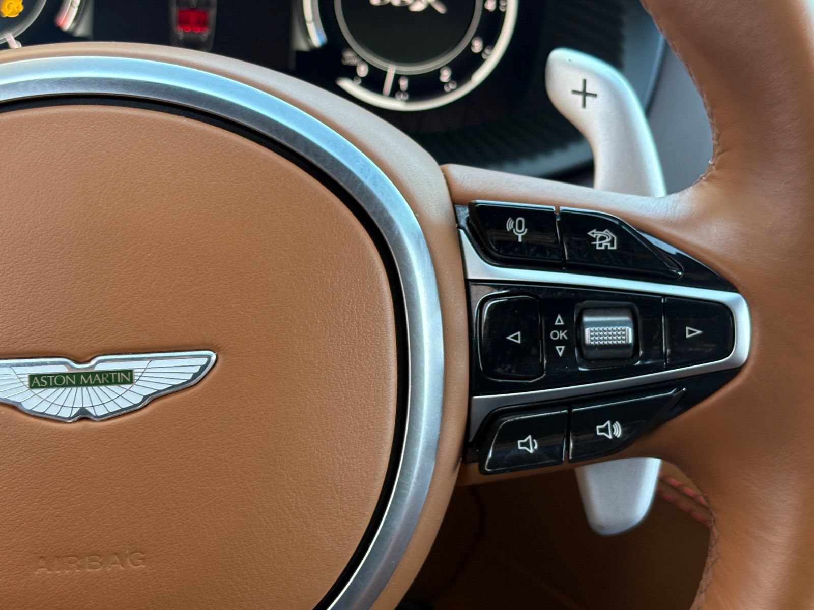 Used 2021 Aston Martin DBX AWD/4WD image 17
