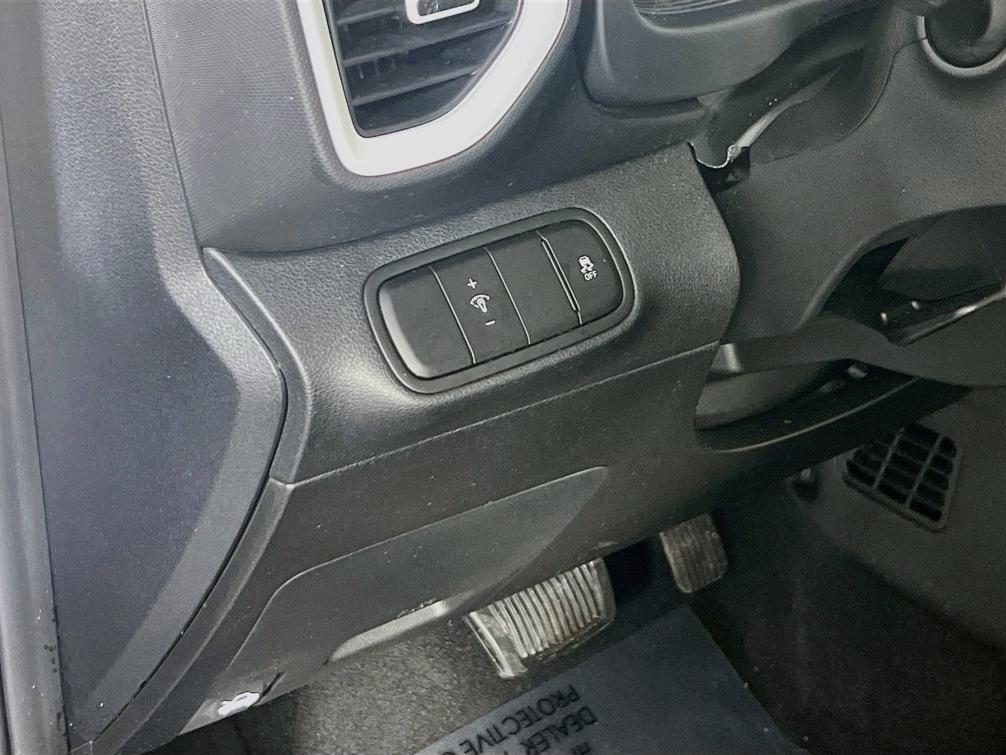 Used 2024 Hyundai Venue Limited FWD image 10