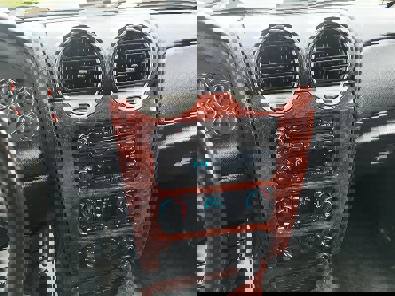 Used 2007 GMC Envoy Denali image 11