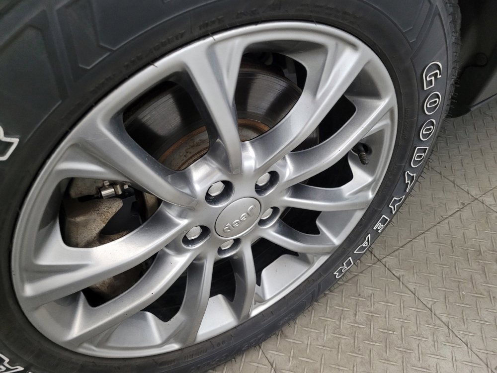 Used 2019 Jeep Cherokee Latitude Plus image 31